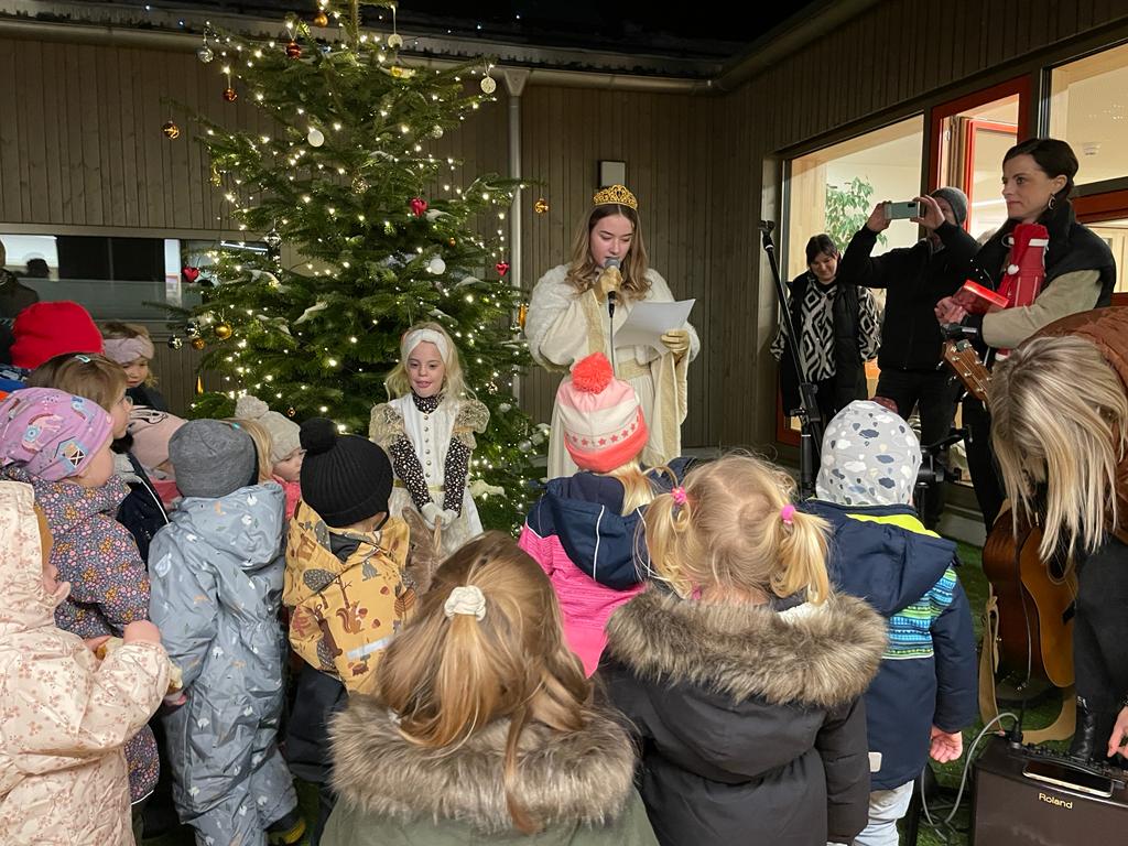 Das Christkind kam mit seinem Engerl zu Besuch